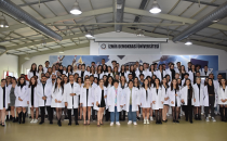 İzmir Demokrasi Üniversitesi Diş Hekimliği Fakültesi “Beyaz Önlük Giyme Töreni” gerçekleşti