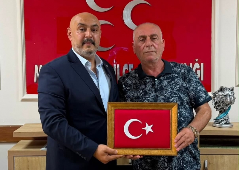 MHP AKDENİZ İLÇE'DE BAŞKAN ÖZDEMİR BAYRAĞI BAŞKAN KARAKUŞ'A DEVRETTİ. 
