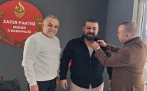  ESTETİSYEN DR. DOĞAN UYSAL ZAFER PARTİSİ'NE MERHABA DEDİ. 